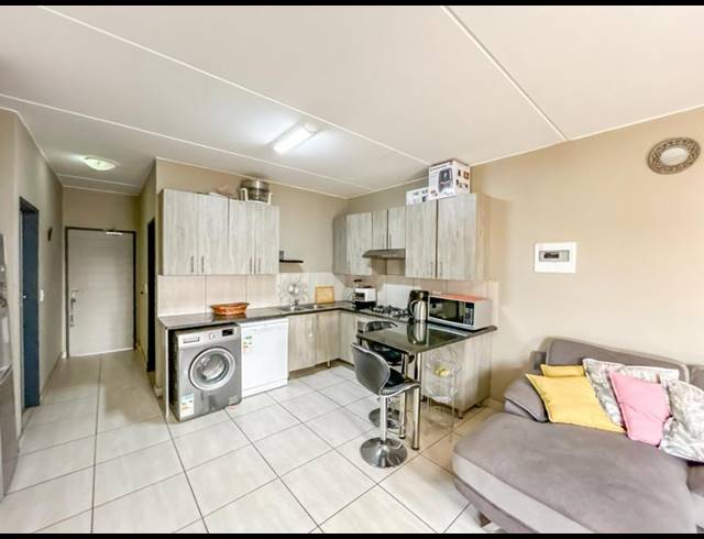 2 BEDROOM APARTMENT FOR SALE IN GLEN AUSTIN